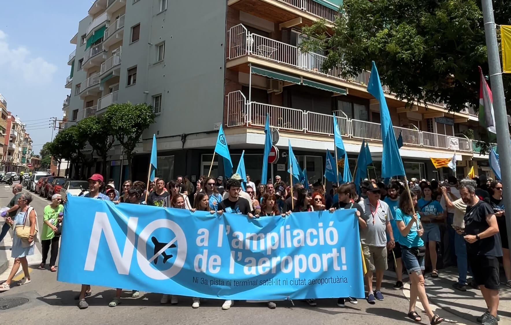 Mani 14J a l'avinguda